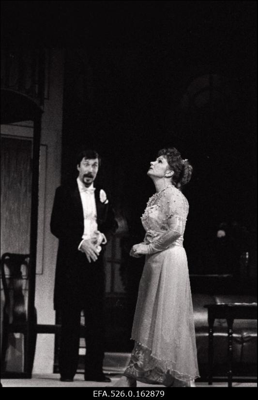 Stseen F. Loewe muusikalist “Minu veetlev leedi” “Vanemuise” teatris. Eliza Doolittle - Silvia Vestmann, Henry Higgins - Taisto Noor.