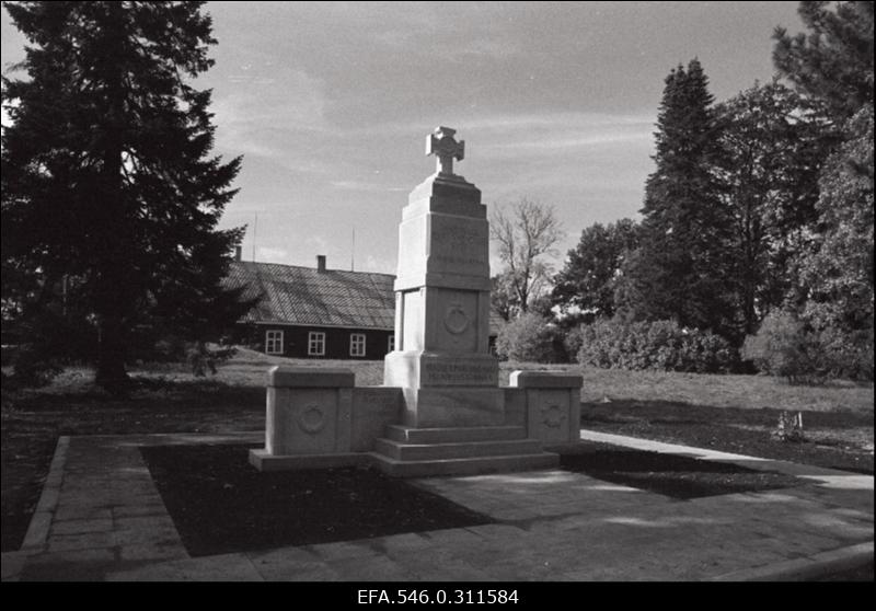 Kullamaa ausamba avamine.