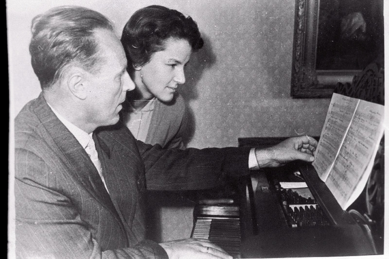 Helilooja Boris Kõrver tütrega.