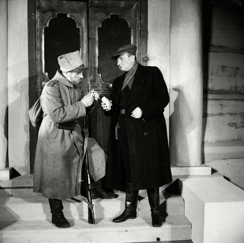 Stseen N. Pogodini näidendist Inimene relvaga. 1. Eduard Tinn, 2. Alfred Rebane.