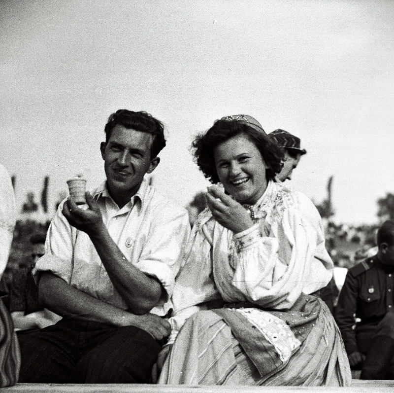 XIII üldlaulupeost osavõtjad Lauluväljakul.