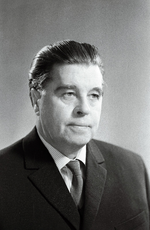 Steerm, M. - Eesti NSV Ülemnõukogu seitsmenda koosseisu saadik.