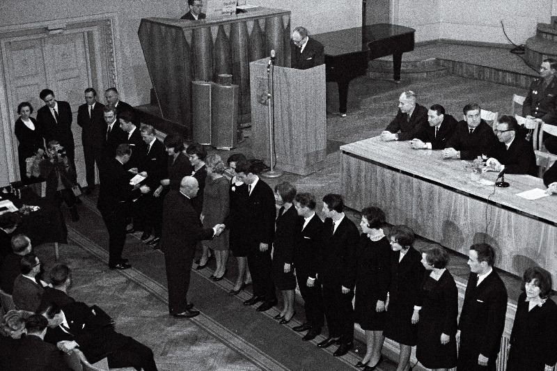 TPI lõpetajatele diplomite pidulik kätteandmine "Estonia" kontserdisaalis.