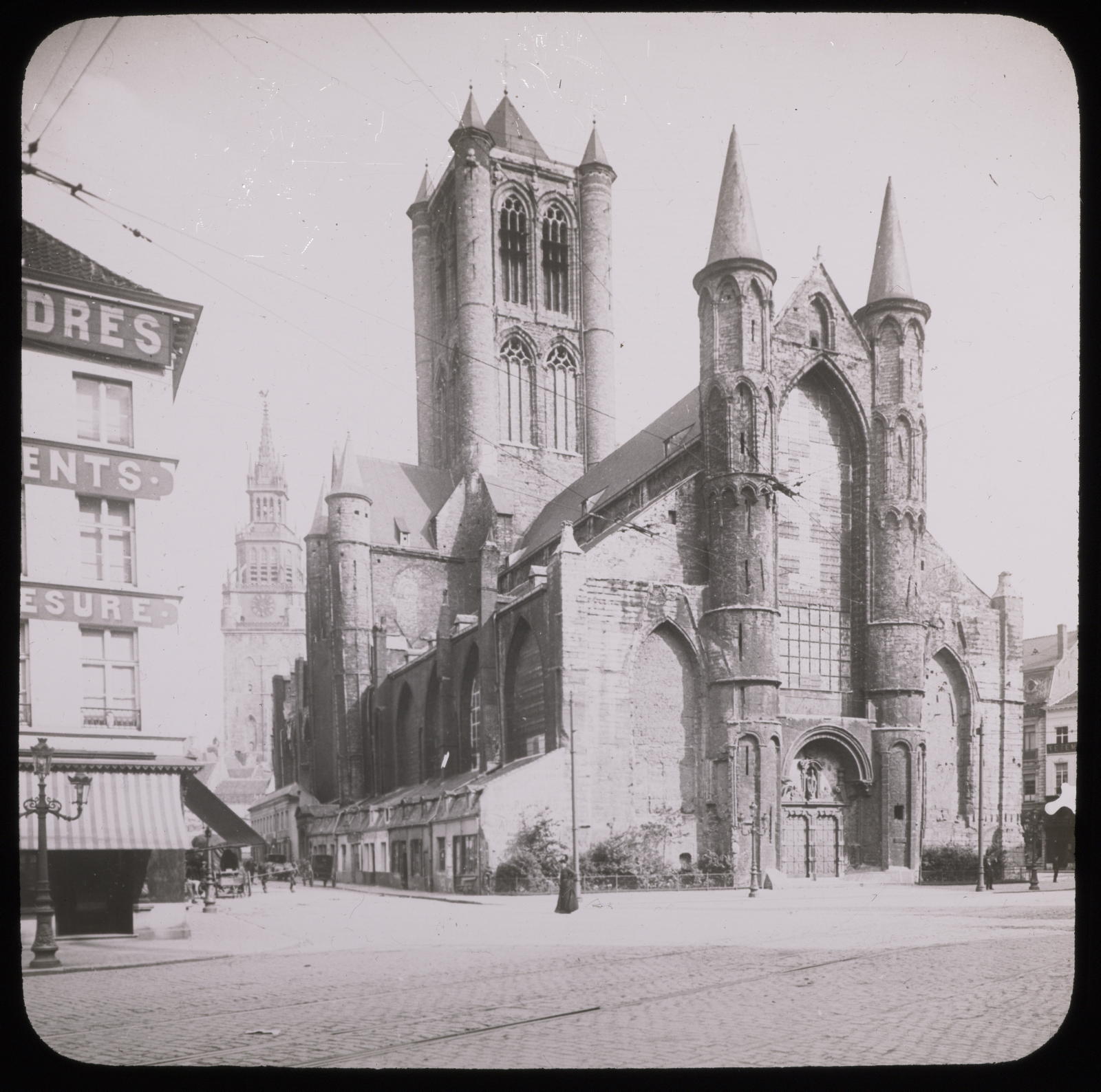 Gand, St Nicolas Mazo, E. - Ghent (Belgium). Gothic church, with two circular towers on the facade. Street and houses.