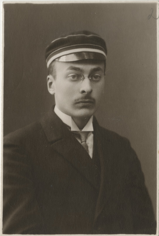 Usuteaduse Üliõpilaste Seltsi liige Helmut Intelmann, portreefoto