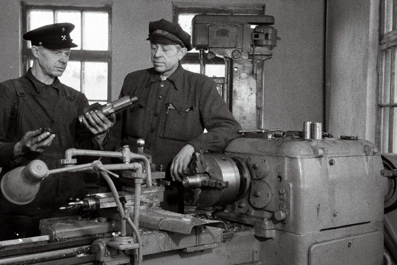 Risti masina-traktorijaama uus remonditöökoda.