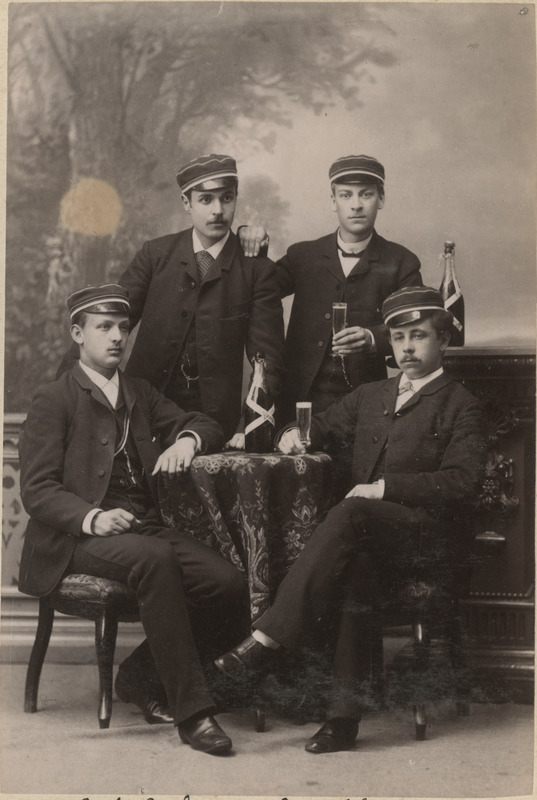 Osa korporatsiooni "Livonia" 1887. a I semestri värvicoetusest, grupifoto