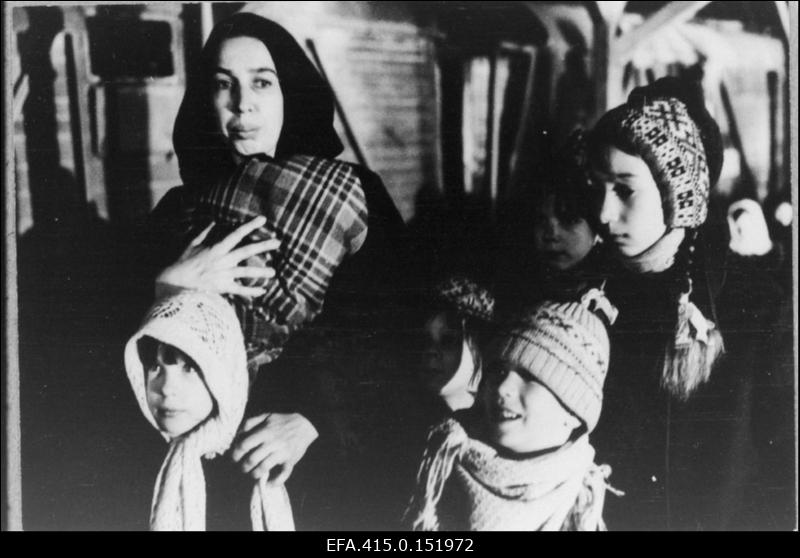 Kaader Tallinnfilmi mängufilmist "Äratus". Pereema Salme Peterson - Anne Paluver.