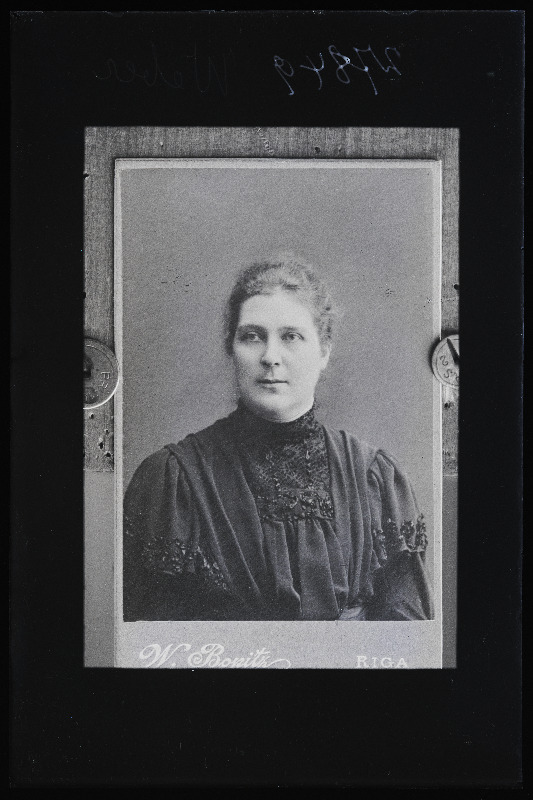 Naise foto, (12.11.1918 fotokoopia, tellija Weber).