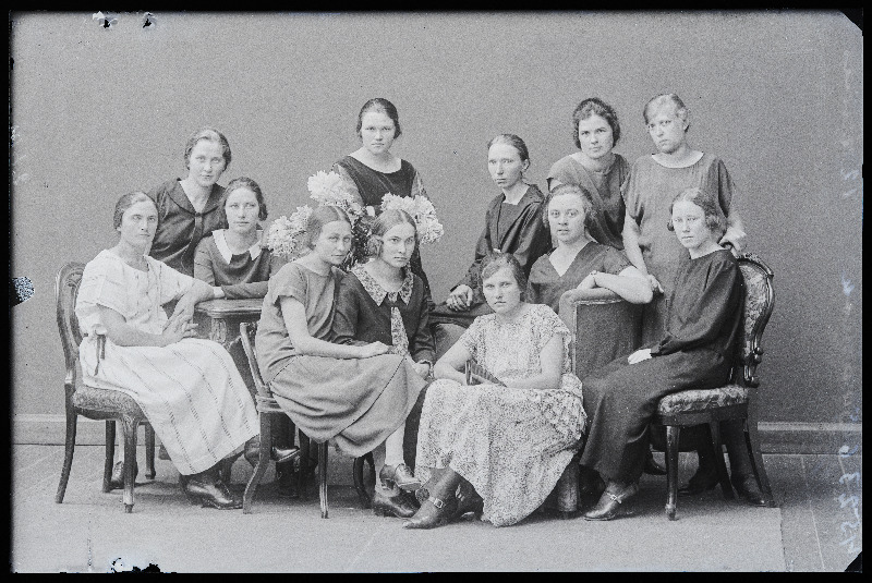 Grupp naisi, (foto tellija Saamon).