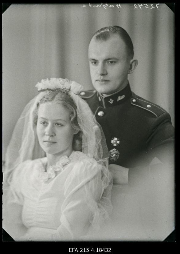 Noorpaar, Viljandi konstaabel Harivald Haljaste ja Anette Haljaste (neiuna Reimann). Negatiiv ilmutatud 13.12.1939.
