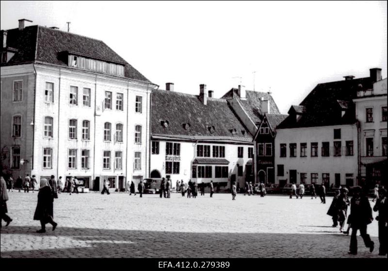 Katsetusi filmiga "Mikraat-300". Niguliste torn, Raekoja torn ja väljak.