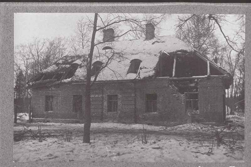 Vabadussõda. Lahingute käigus tabamuse saanud meiereihoone Marienhofi mõisas  Luuga (Lauga) jõe ääres.