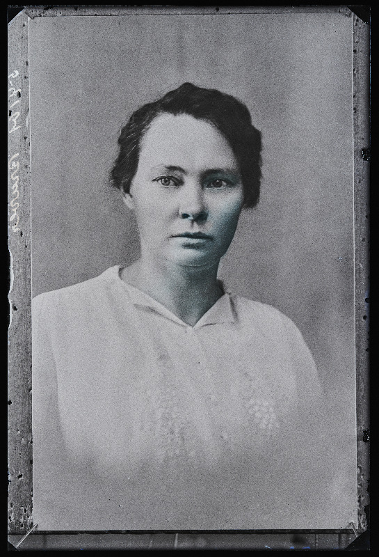 Naise foto, (07.10.1929 fotokoopia, tellija Bruver).