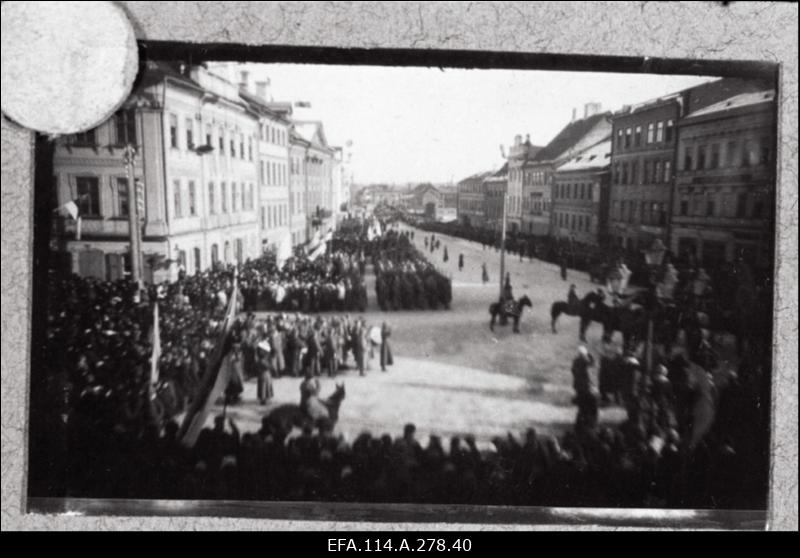Vabadussõja I osa. 2. Jalaväediviisi sõjategevus Pihkva all. Sõjavangid Viljandis. Langenute matused Viljandis, Tartus, Võrus. Tartu kooliõpilaste rood. Soomusrong nr.1. Taani vabatahtlike rood. Telegraafi ja raadio side.