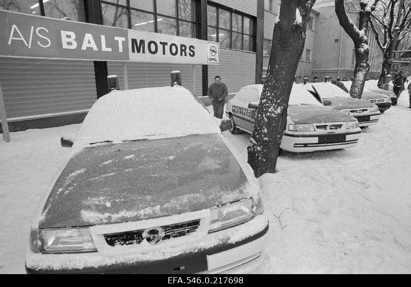 Politsei uued autod (Opel Vectra).