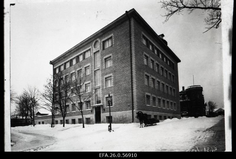 Tallinna Linna naiskutsekooli hoone Tõnismäel (ehitatud 1935. aastal, arhitekt H. Johanson).