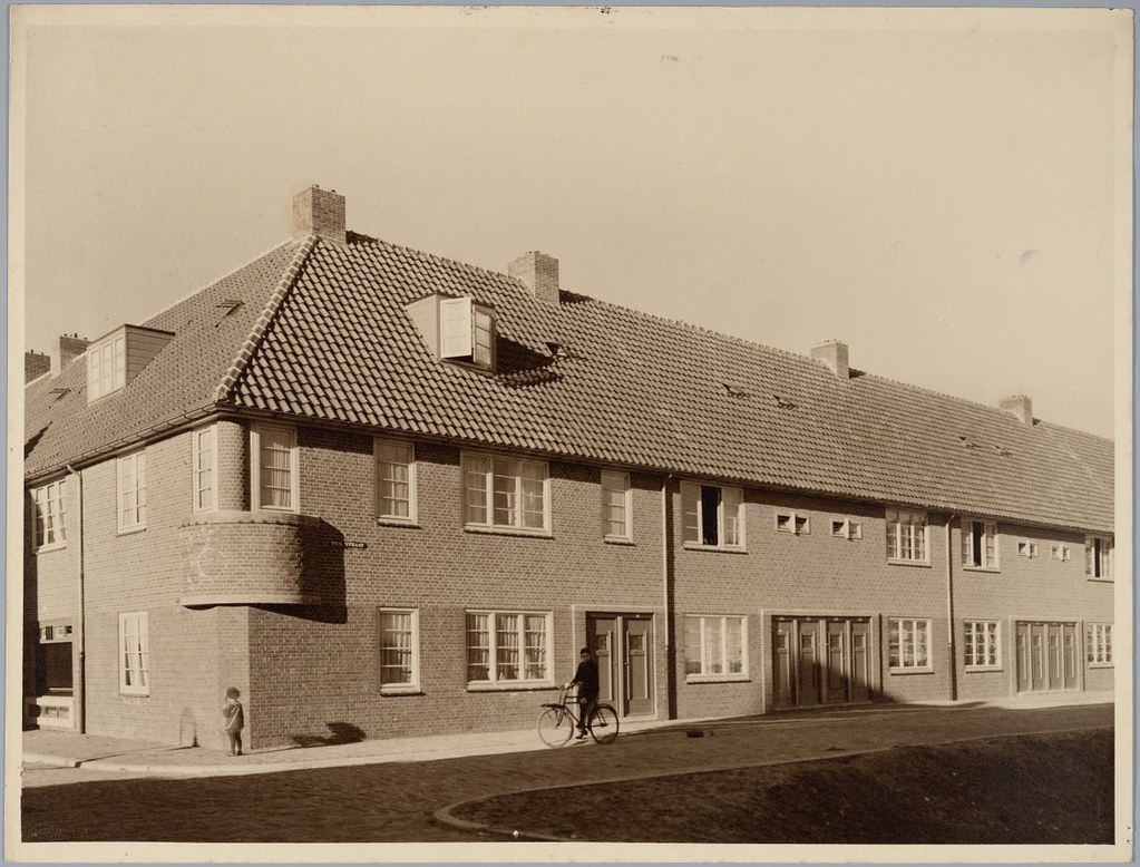 Gemeentelijke woningbouw Den Haag | Municipal Housing The Hague