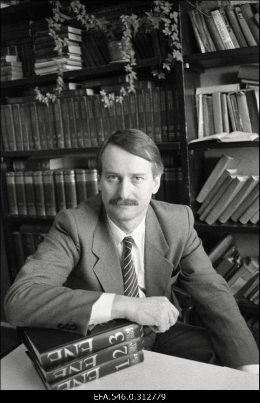 Siim Kallas, ajalehe "Rahva Hääl" peatoimetaja asetäitja (1986–1989).