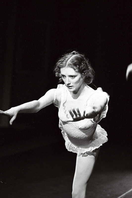 Kaie Kõrb laval harjutussteenid.