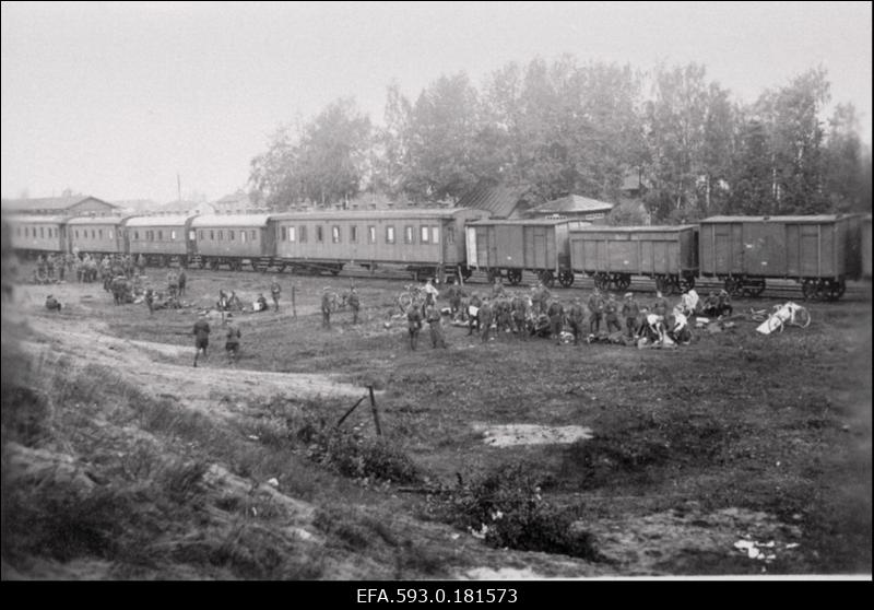 Sidepataljoni allüksused 1927.a. manöövri piirkonnas raudteejaamas.