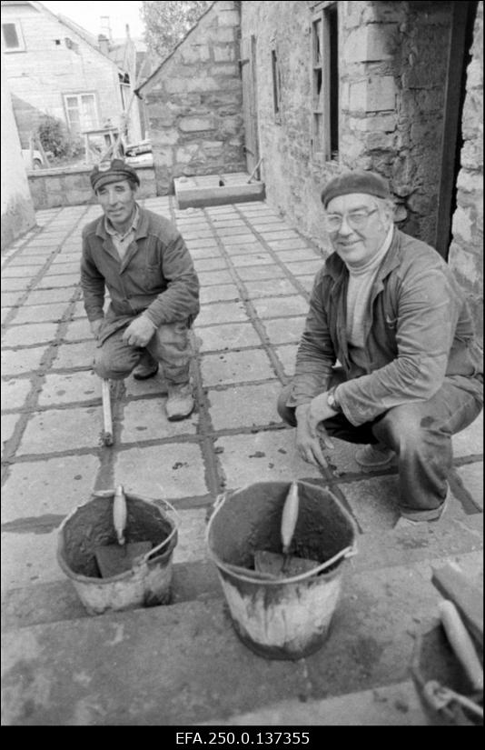 Saaremaa restaureerimisvalitsuse töömehed Elmar Toomsalu ja Jüri Sipelgas.