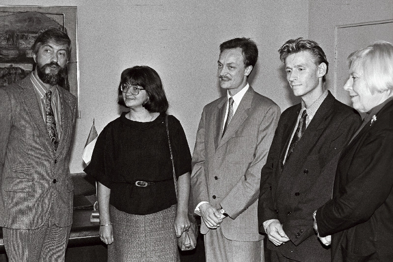 Kultuuriminster Lepo Sumera kohtub Prantsuse kultuuritegelastega Paco Rabanne ja Jean-Claude Le Scornet'iga, sõlmiti kultuuritöö koostööleping.