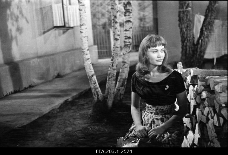 Larissa Luzina Lissi osas filmistuudio Tallinnfilm mängufilmis Vihmas ja päikeses.