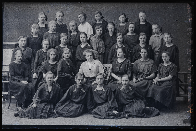 Viljandi Eesti Haridusseltsi Kooli IX b klass.