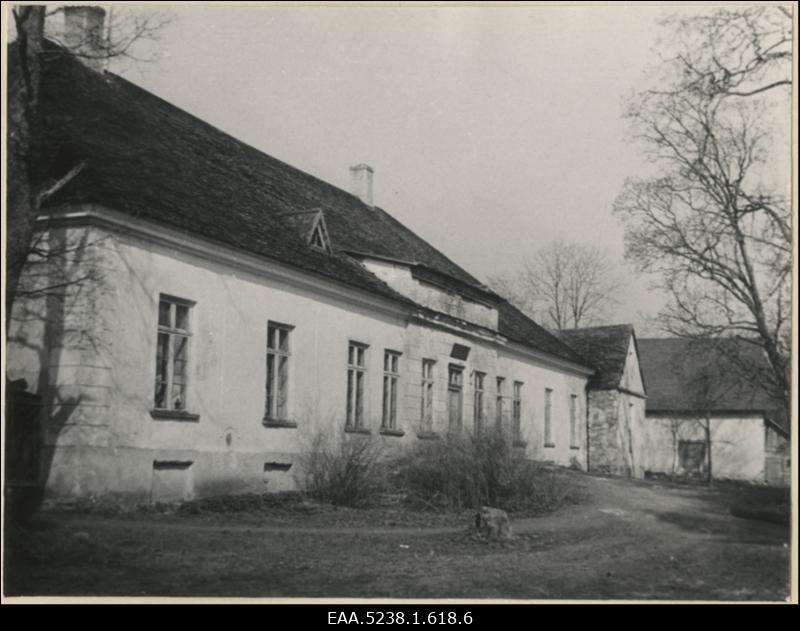Lümandu mõisa peahoone kagust