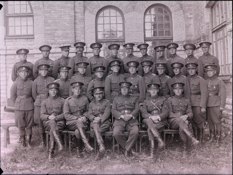 Allohvitseride patarei meeskond.