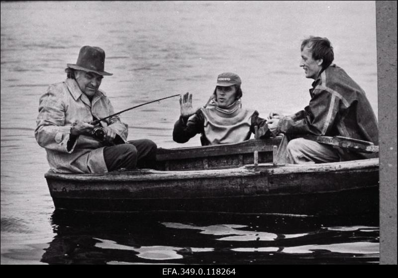 Filmistuudio "Tallinnfilm" mängufilmi "Corrida" filmimine Saaremaal. Vasakult: Osvaldi osatäitja Rein Aren, režissöör Olav Neuland ja Tarmo osatäitja Sulev Luik.