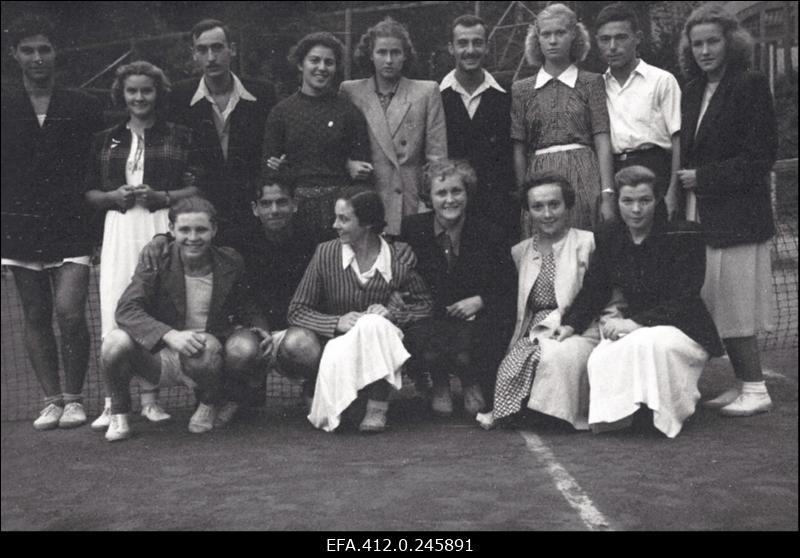 NSV Liidu 1953. a noorte tennise esivõistlusest osavõtjad.