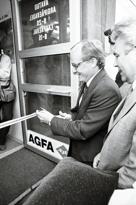Jukka Partanen avamas "Alfa" firmapoodi.