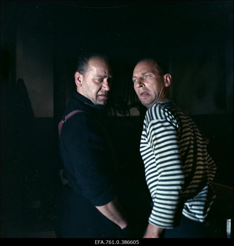 Filmi "Äratus" filmimine. Tõnu Kark Voldemar Rassi osas. Väino Laes Saareaugu Arnoldi osas.