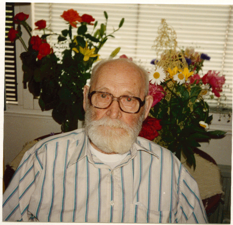 Johannes Äro oma 90. juubelil.
