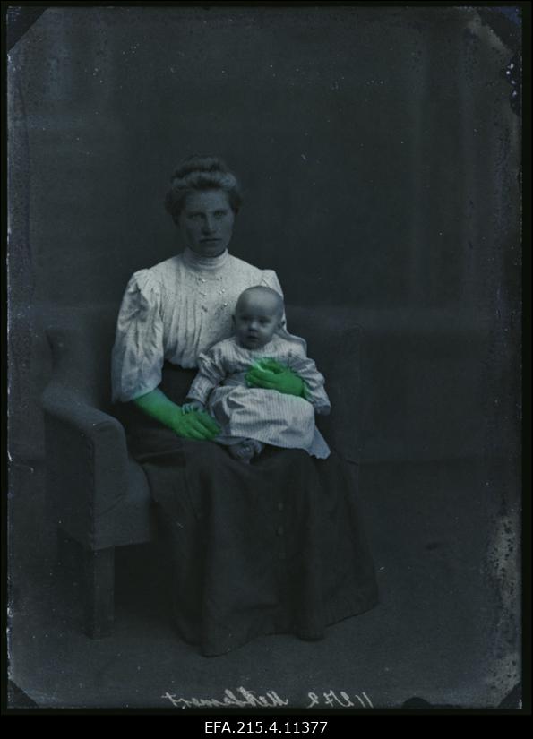 Metsamärt [Metsamart] lapsega.