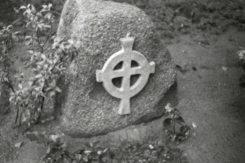 Pastor Voldemar Kuljuse hauakivi Iisaku kalmistul.