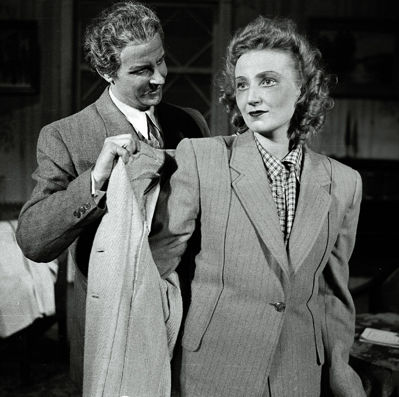 Stseen lavastusest Kaotatud kodu Riikliku Teatriinstituudi üliõpilaste esituses.