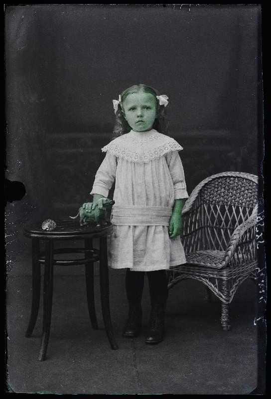 Väike tüdruk J. Kask.