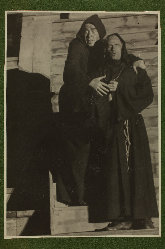 Leo Kalmeti lavastatud vabaõhuetendus "Lembitu" Juhan Sütiste draama "Ristikoerad" ainetel Tallinna laululaval.