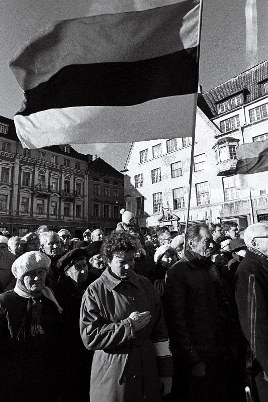 Konstantin Pätsi ümbermatmine. Matuserongkäik Raekoja platsil.