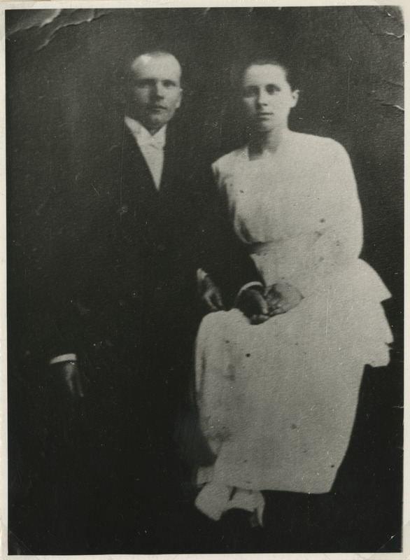 Esimene Võisiku Invaliidikodu juhataja (1940.a) Julius Jõemaa koos abikaasa Pauliine Jõemaaga