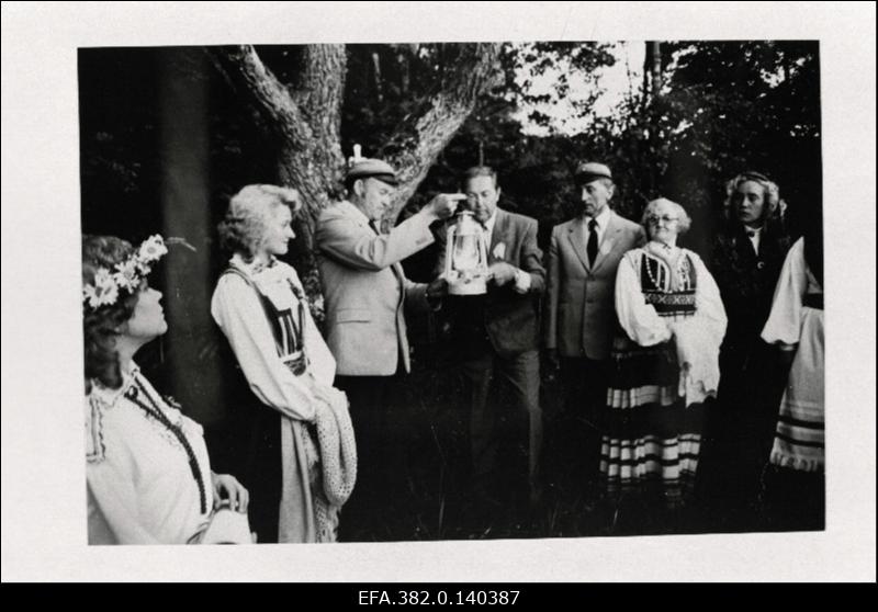 Saaremaa laulupäeva tule süütamine.