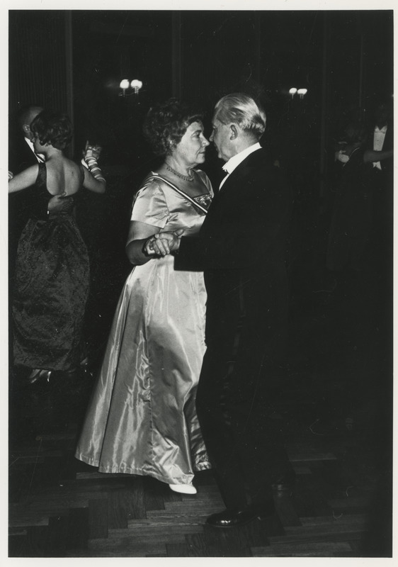 Liidia ja Armin Tuulse tantsimas Stockholmi (üliõpilaste) Eesti Osakonna ballil