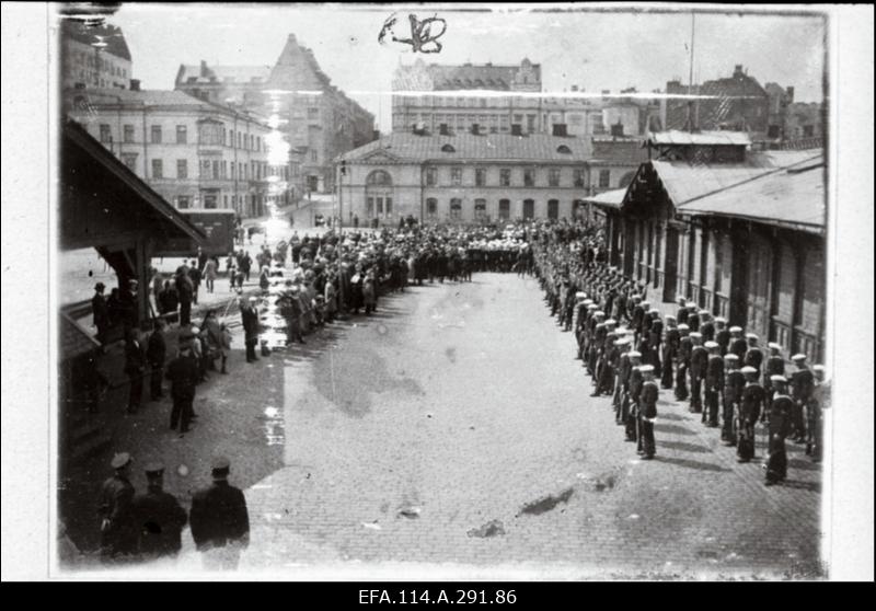 Mereväe I aastapäeva 21.dets.1919.a. puhul kingitud album. Vambola, Lembitu, Lennuk, väiksemad laevad, nende meeskonnad.