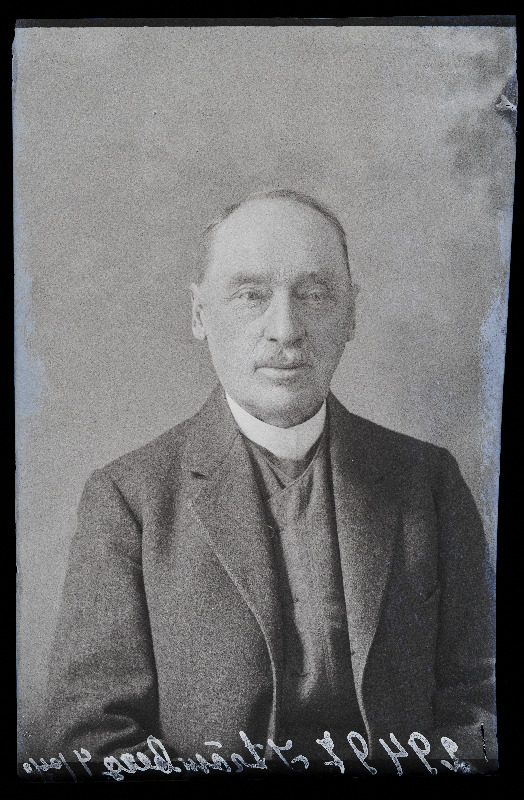 Viljandi arst dr (Ivo) Hermann Ströhmberg.