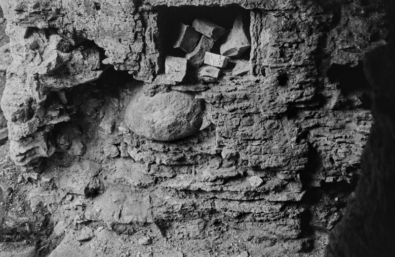 Kiiu tornelamu. Esimese korruse välisukse esine külgpalend