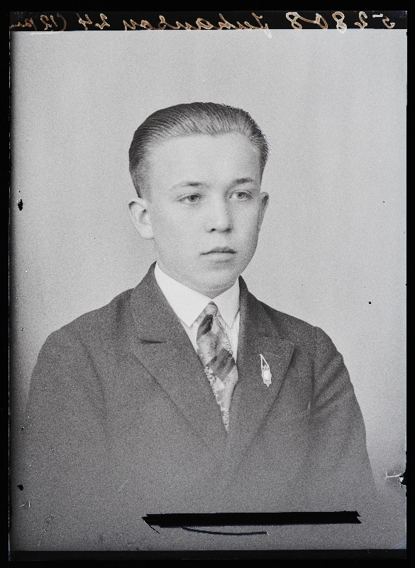Eduard Johanson, (Olustvere, Eesti Aleksandri Põllutöö Keskkool).