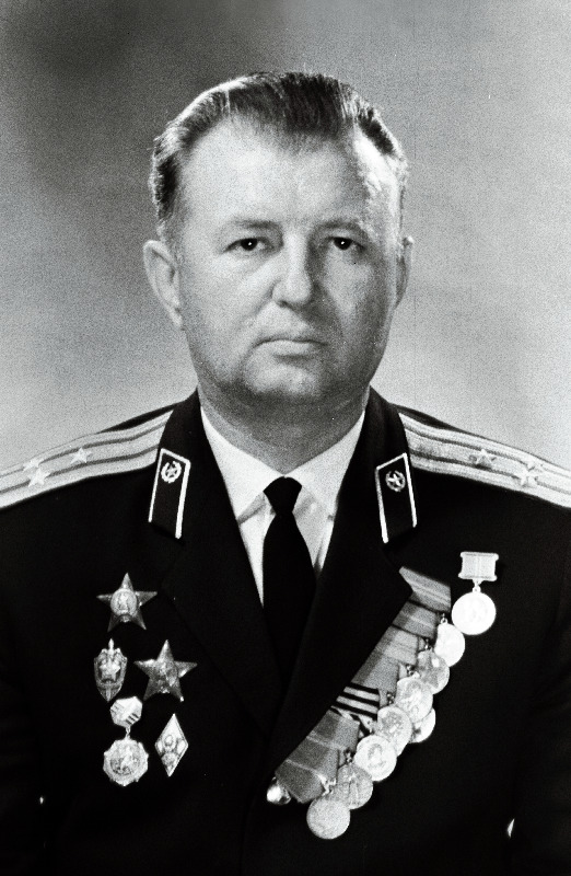 Polunin, Juri - Eesti NSV Ülemnõukogu kaheksanda koosseisu saadik, polkovnik.